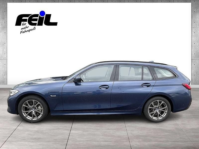 Gebraucht BMW 330e Sport Line 252 PS (185 kW) 2022 Blau Limousine