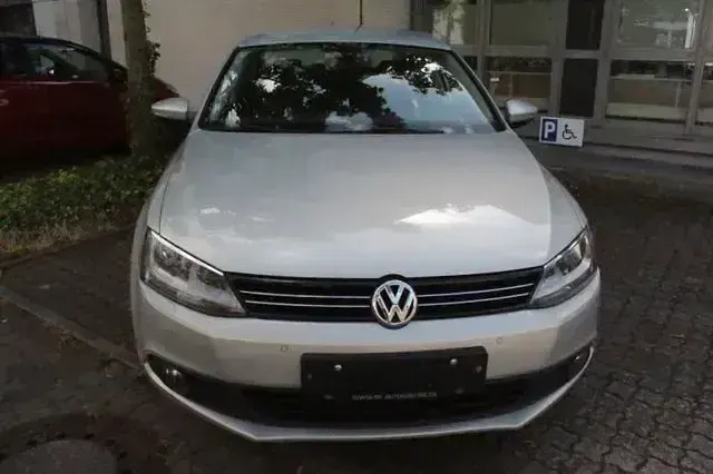 Gebraucht VW Jetta Comfortline 105 PS (77 kW) 2011 Silver leaf metallic (metallic) Limousine
