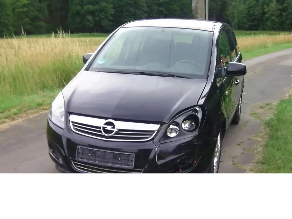 Gebraucht Opel Zafira 125 PS (91 kW) 2011 Schwarz Van / Kleinbus