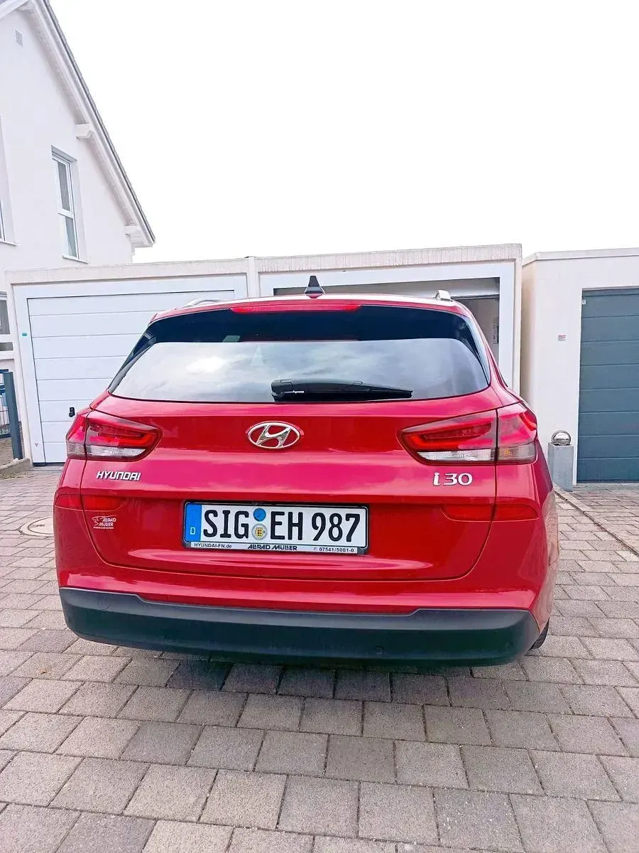 Gebraucht Hyundai i30 Passion Plus 140 PS (102 kW) 2018 Rot Kombi