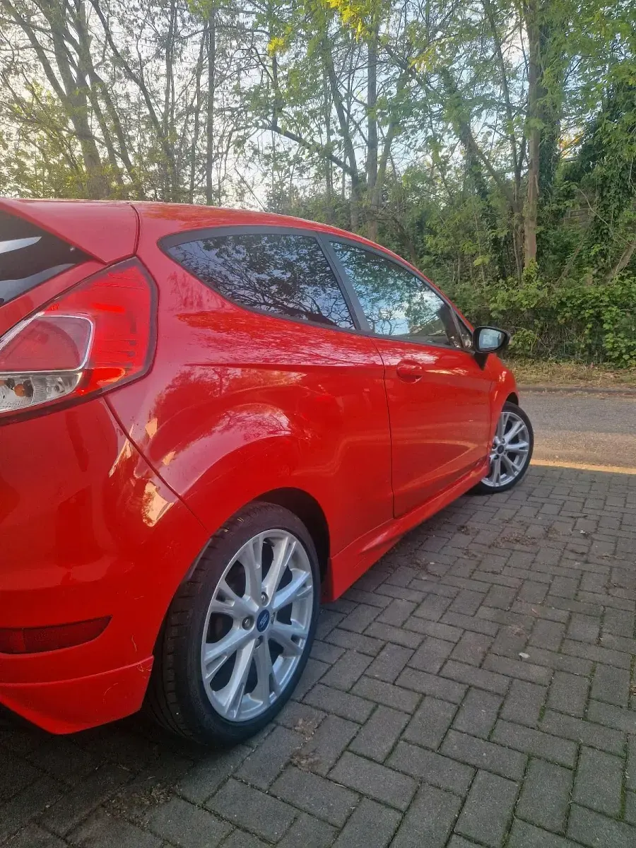 Gebraucht Ford Fiesta ST-Line 125 PS (91 kW) 2013 Rot Kleinwagen