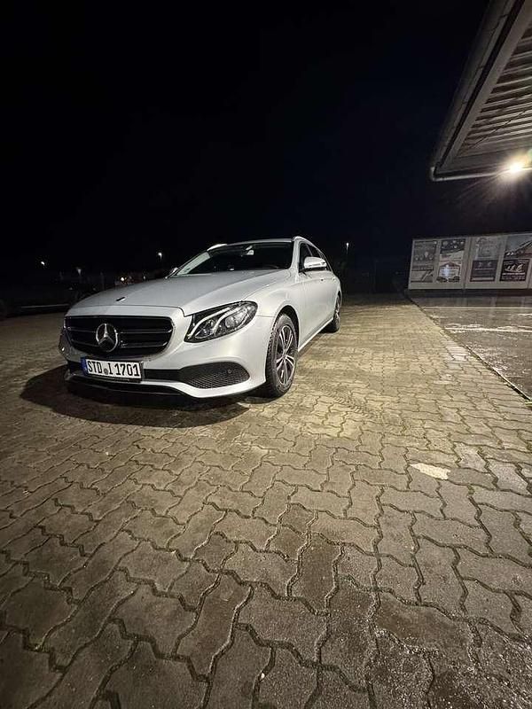 Gebraucht Mercedes E220 194 PS (142 kW) 2020 Silber Kombi