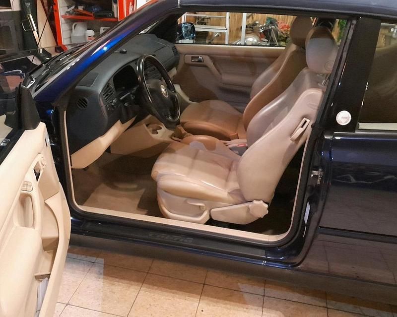 Gebraucht VW Golf 115 PS (84 kW) 2003 Blau Cabrio