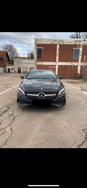 Schwarz Gebraucht 2017 Mercedes CLA180 AMG line Limousine | 12.300 € - Bild 1/4
