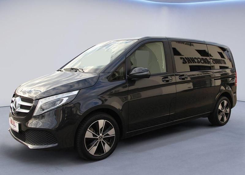 Grau Gebraucht 2020 Mercedes V300 Edition Van / Kleinbus | 36.990 € (Guter Preis) - Bild 1/4