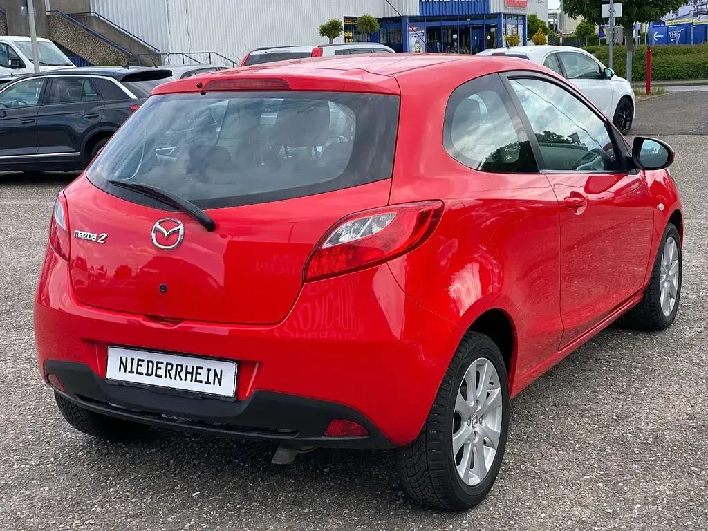 Używany Mazda 2 Inclusive 68 KM (50 kW) 2009 Czerwony Hatchback
