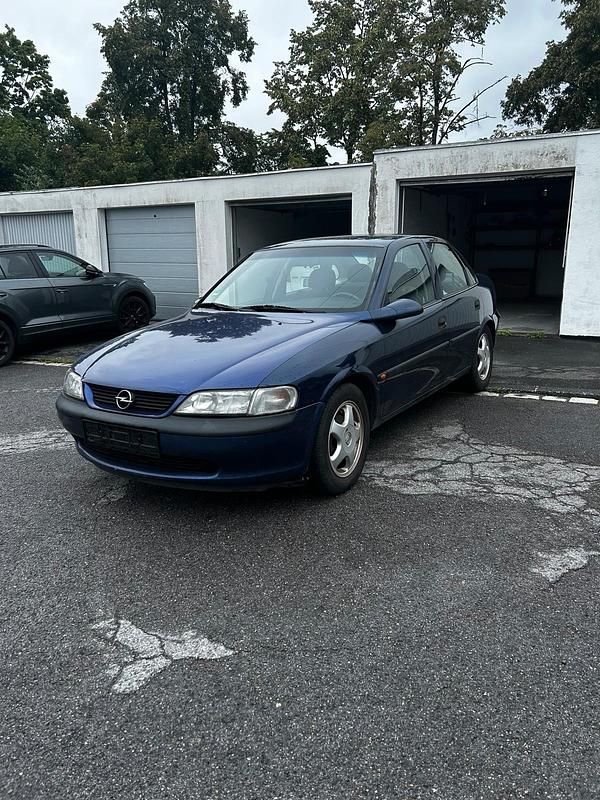 Violet Gebraucht 1998 Opel Vectra Limousine | 950 € (Guter Preis) - Bild 1/4