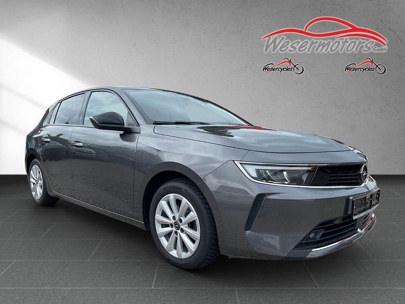 Mondstein grau/e:vulkan grau Gebraucht 2023 Opel Astra Business Edition Limousine | 18.690 € (Fairer Preis) - Bild 1/4