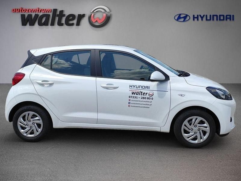 Gebraucht Hyundai i10 Select 63 PS (46 kW) 2024 Weiß Kleinwagen