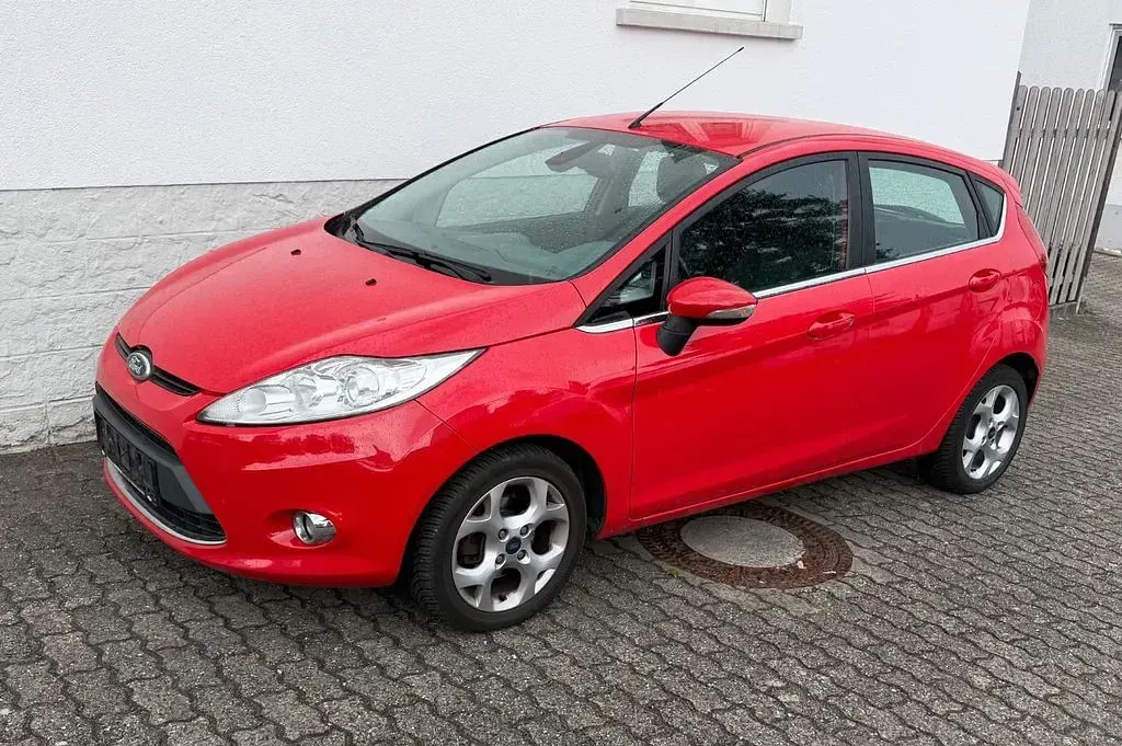 Usata Ford Fiesta Titanium 97 CV (71 kW) 2009 Rosso Utilitaria
