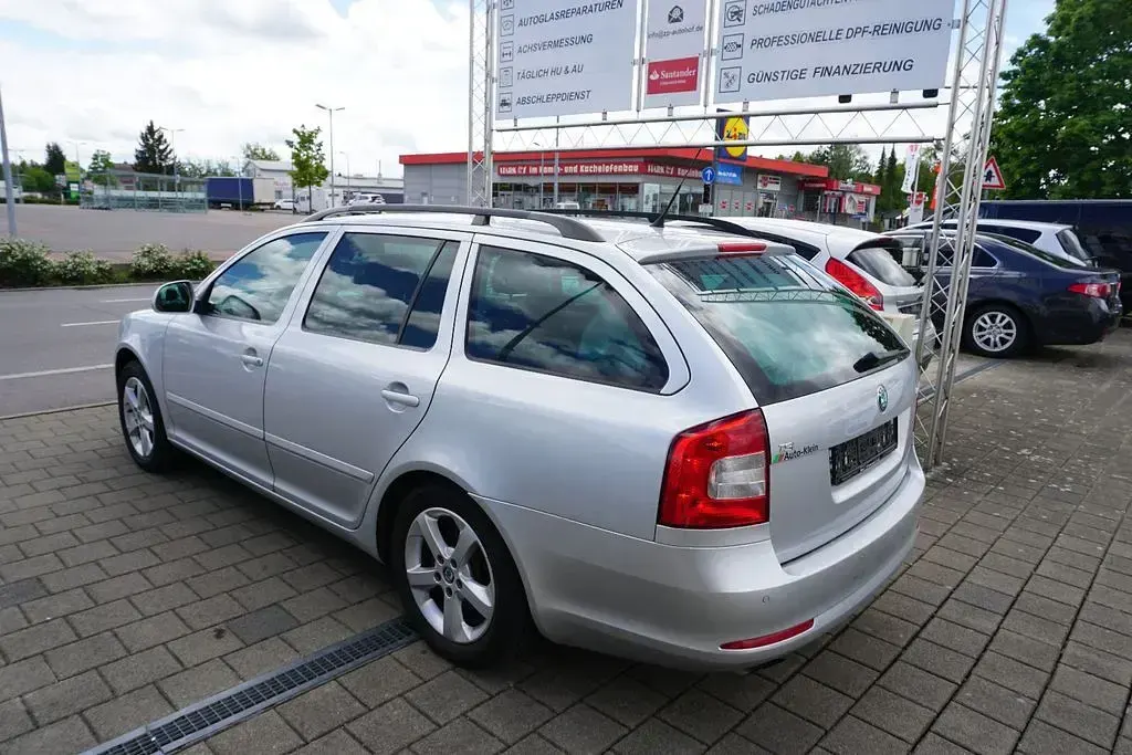 Gebraucht Skoda Octavia Family 122 PS (89 kW) 2011 Silber Kombi