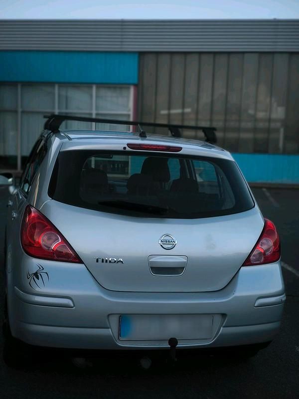 Gebraucht Nissan Tiida 110 PS (80 kW) 2009 Silber Kleinwagen