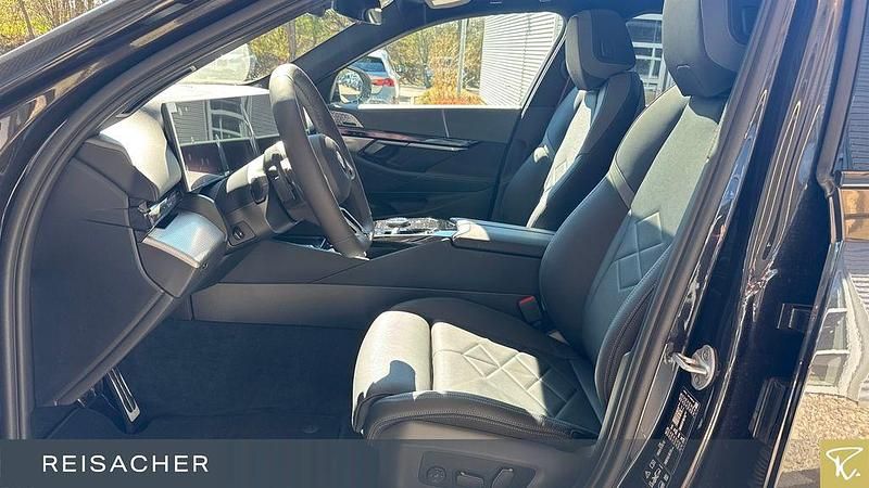 Neu BMW 540 Performance 303 PS (222 kW) 2026 Grau Kombi