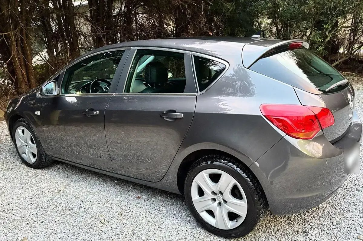 Gebraucht Opel Astra 115 PS (84 kW) 2010 Grau Kleinwagen