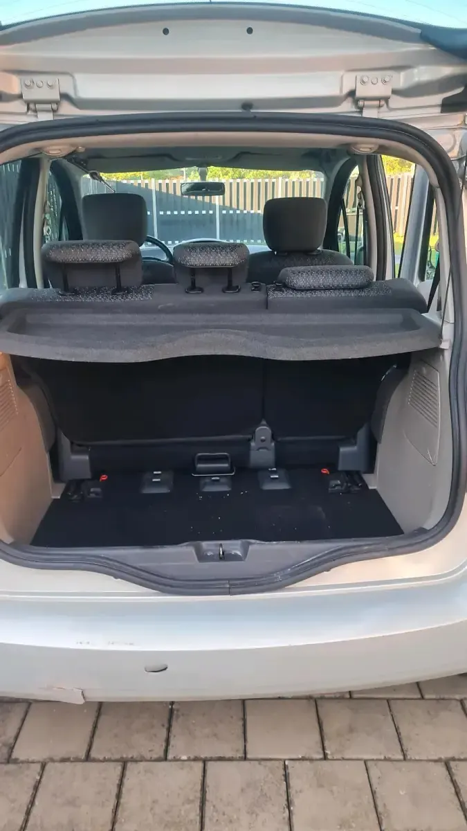 Używany Renault Modus 75 KM (55 kW) 2006 Srebrny Minivan