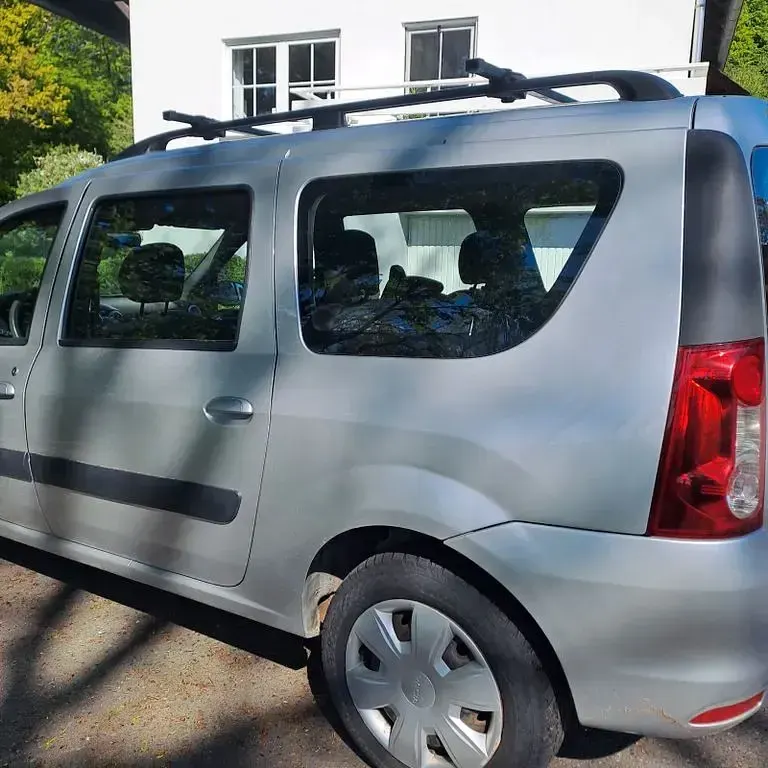 Gebraucht Dacia Logan MCV Ambiance 75 PS (55 kW) 2011 Silber Limousine