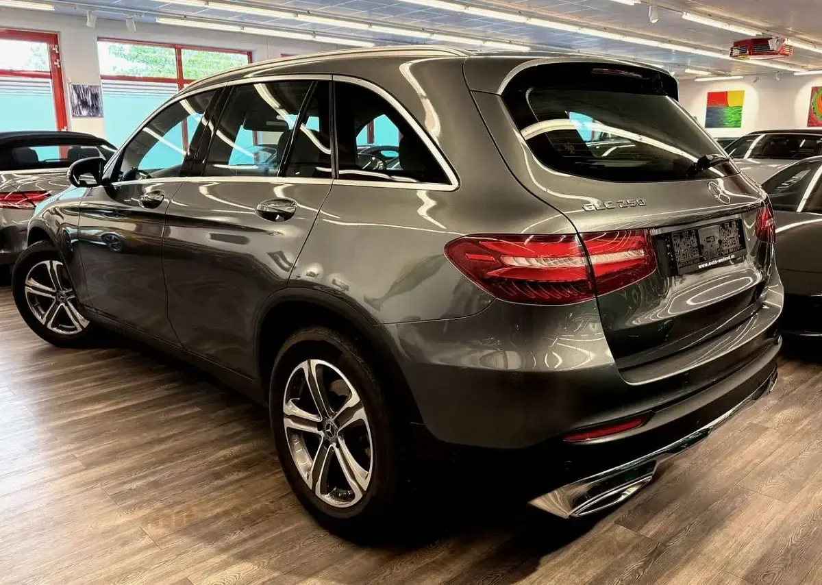 Gebraucht Mercedes GLC250 211 PS (155 kW) 2018 Grau SUV