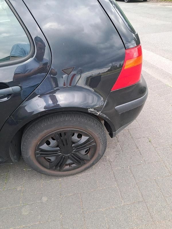Schwarz Gebraucht 2003 VW Golf IV Kleinwagen | 1.050 € (Superpreis) - Bild 1/4