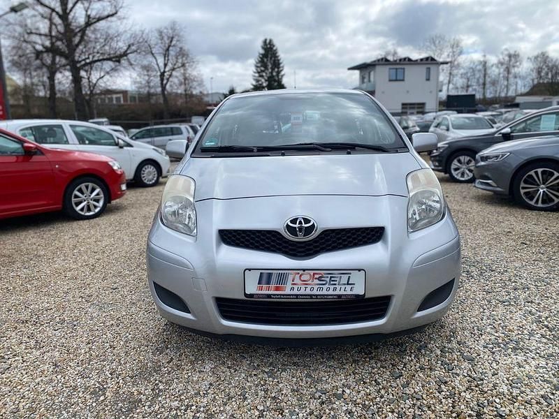 Gebraucht Toyota Yaris 99 PS (72 kW) 2012 Silber Kleinwagen