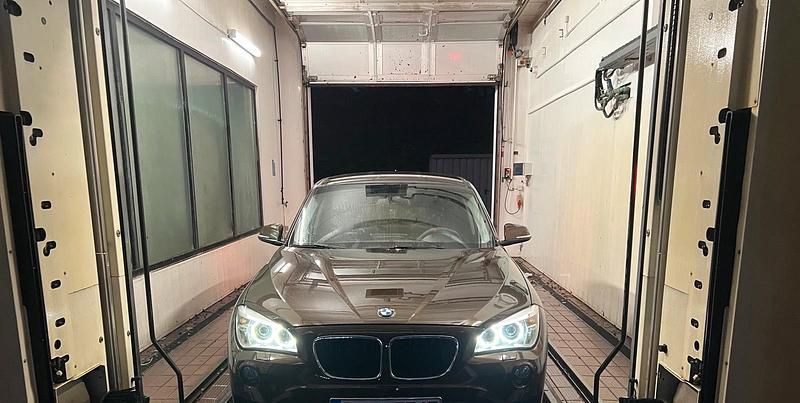 Gebraucht BMW X1 150 PS (110 kW) 2012 Braun SUV