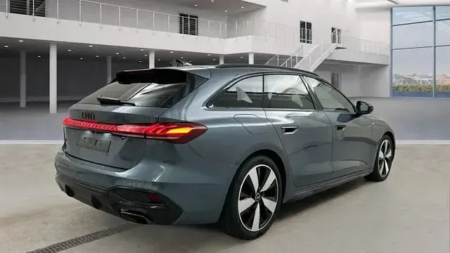 Second-hand Audi A5 S-line plus 204 CP (150 kW) 2025 Albastru Break