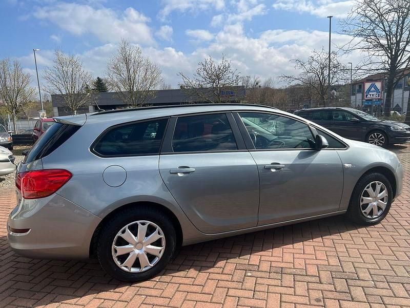 Gebraucht Opel Astra Design Edition 101 PS (74 kW) 2011 Silber Kombi