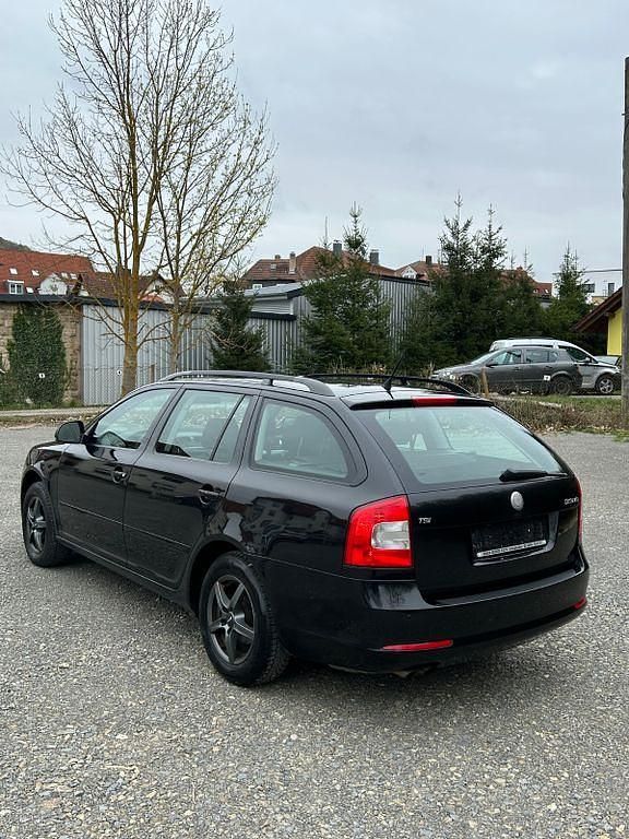 Gebraucht Skoda Octavia Ambiente 122 PS (89 kW) 2009 Schwarz Kombi