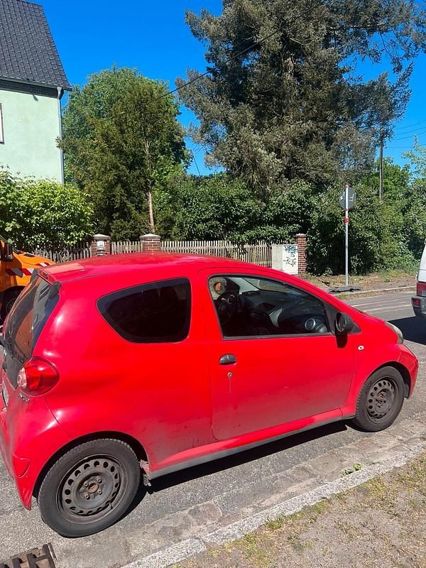 Rot Gebraucht 2007 Toyota Aygo Kleinwagen | 1.000 € (Guter Preis) - Bild 1/4