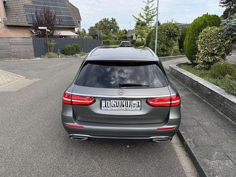 Gebraucht Mercedes E300 245 PS (180 kW) 2019 Weiß Kombi