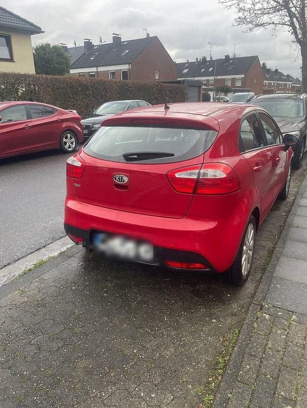 Gebraucht Kia Rio 84 PS (61 kW) 2011 Rot Kleinwagen