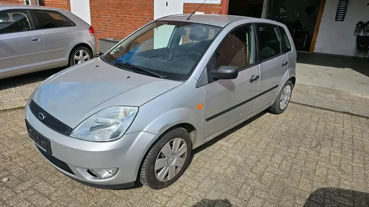 Gebraucht Ford Fiesta 80 PS (58 kW) 2005 Silber Kleinwagen