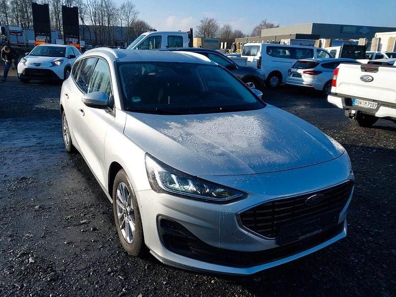 Gebraucht Ford Focus 116 PS (85 kW) 2023 Silber Limousine