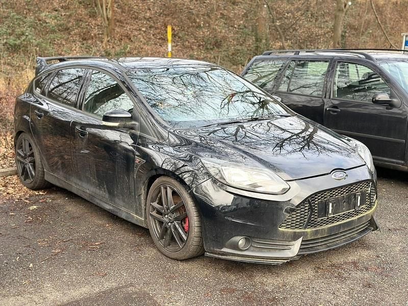 Gebraucht Ford Focus ST 250 PS (183 kW) 2014 Schwarz Limousine