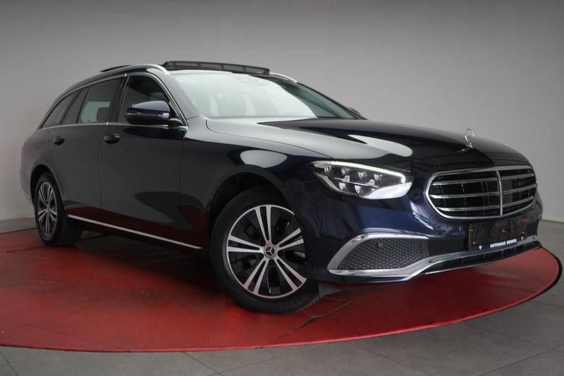 Blau Gebraucht 2022 Mercedes E300 Exclusive Limousine | 33.990 € (Superpreis) - Bild 1/4