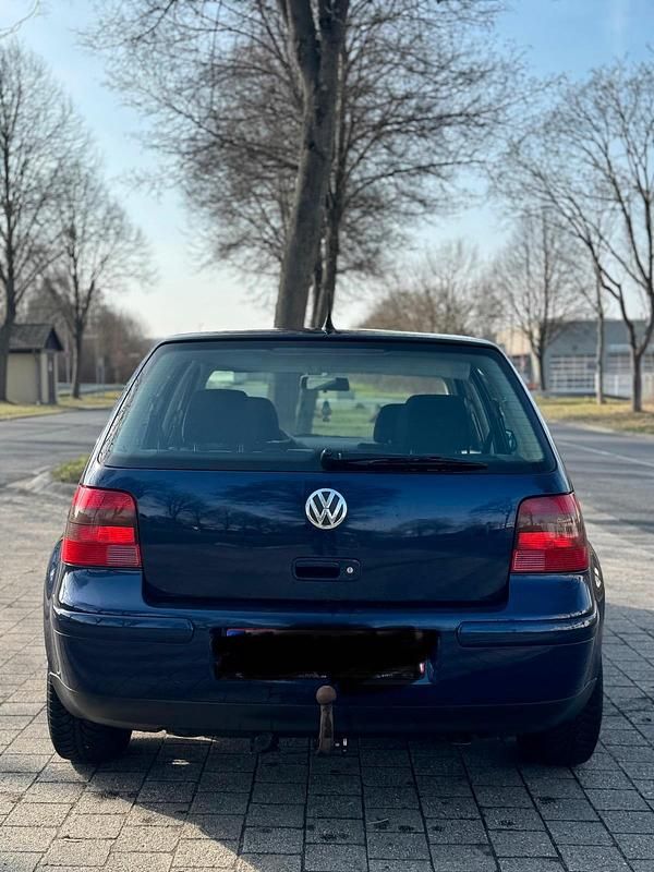 Gebraucht VW Golf IV 104 PS (76 kW) 2002 Blau Kleinwagen