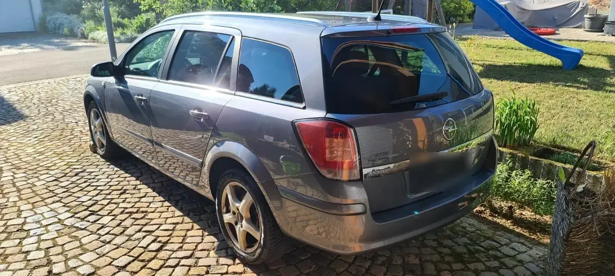 Gebraucht Opel Astra 105 PS (77 kW) 2007 Grau Kombi