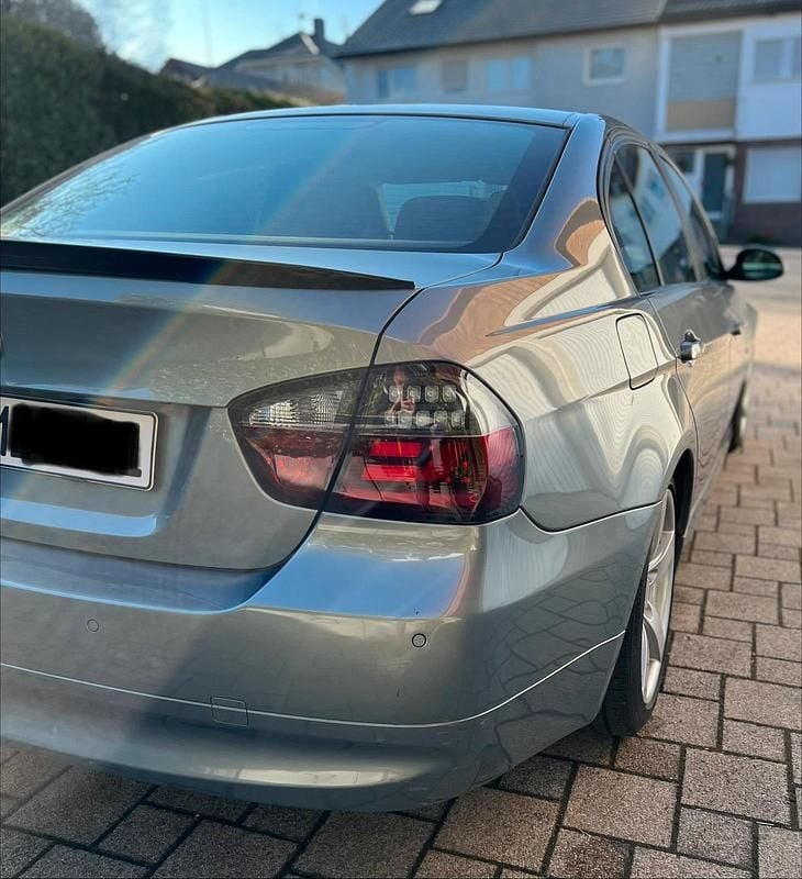 Gebraucht BMW 320 150 PS (110 kW) 2007 Grün Limousine