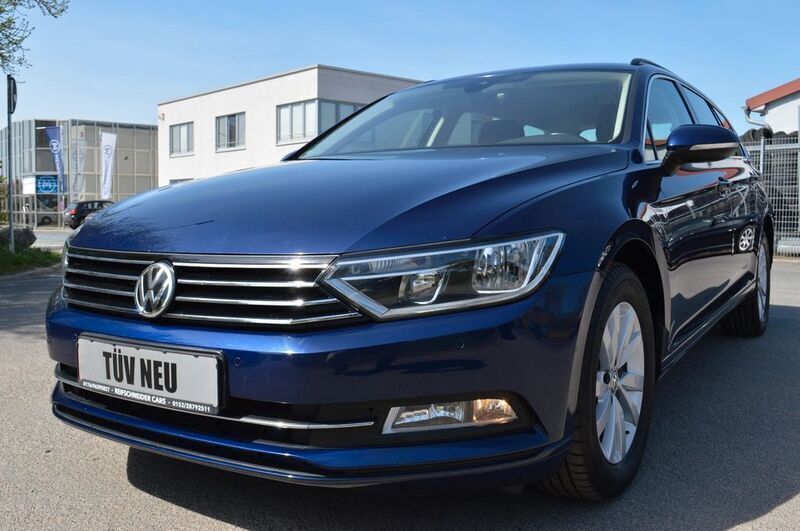 Blau Gebraucht 2019 VW Passat Highline Kombi | 18.390 € (Fairer Preis) - Bild 1/4