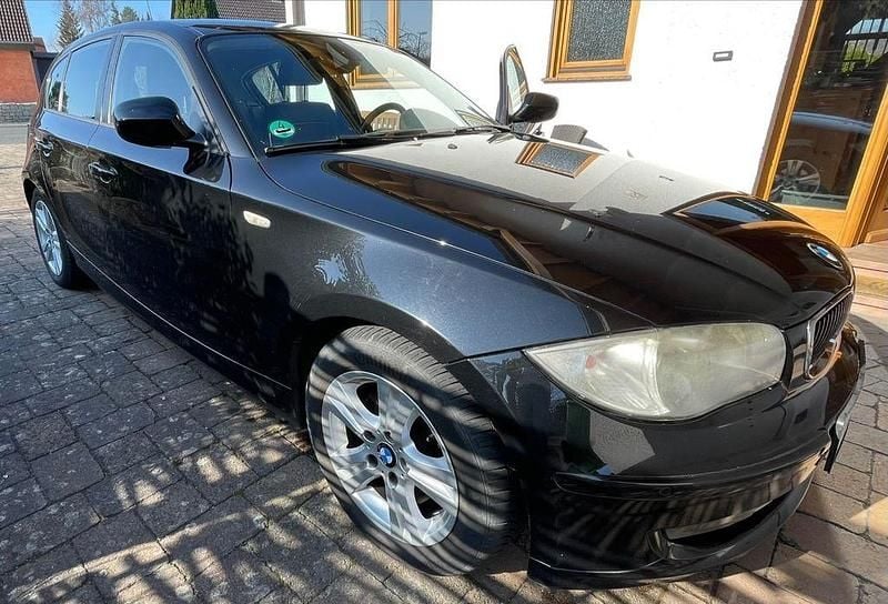 Gebraucht BMW 116 122 PS (89 kW) 2011 Schwarz Kleinwagen