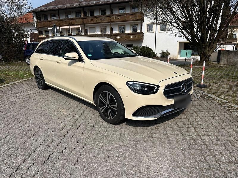 Gebraucht Mercedes E220 194 PS (142 kW) 2021 Gelb Kombi