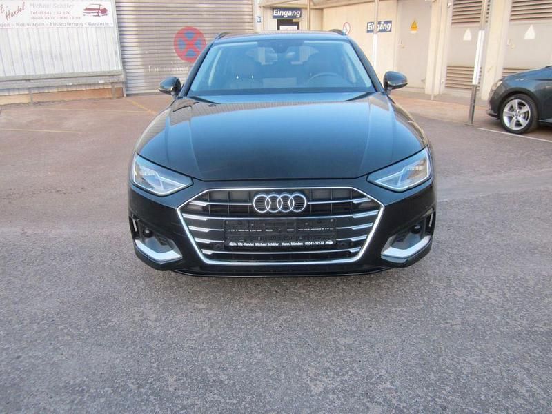 Gebraucht Audi A4 Advanced 163 PS (119 kW) 2023 Schwarz Kombi