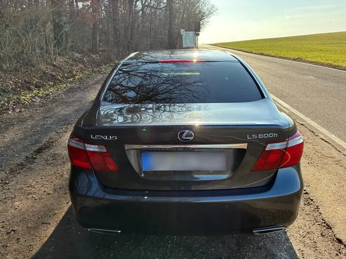 Second-hand Lexus LS600 455 CP (334 kW) 2008 Berlinǎ