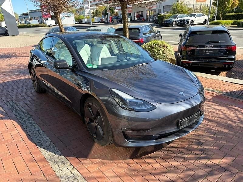 Second-hand Tesla Model 3 366 kW (498 CP) 2023 Gri Berlinǎ