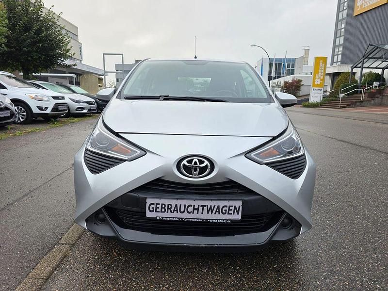Gebraucht Toyota Aygo X-play 72 PS (52 kW) 2020 Silber Kleinwagen