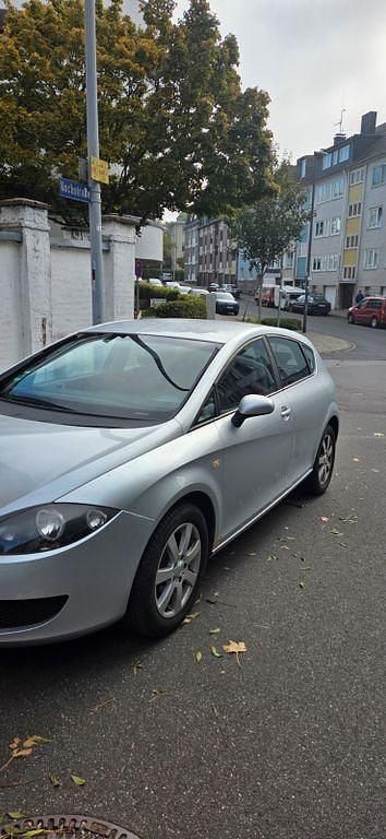 Grau Gebraucht 2007 Seat Leon Comfort Limousine | 2.500 € (Fairer Preis) - Bild 1/4