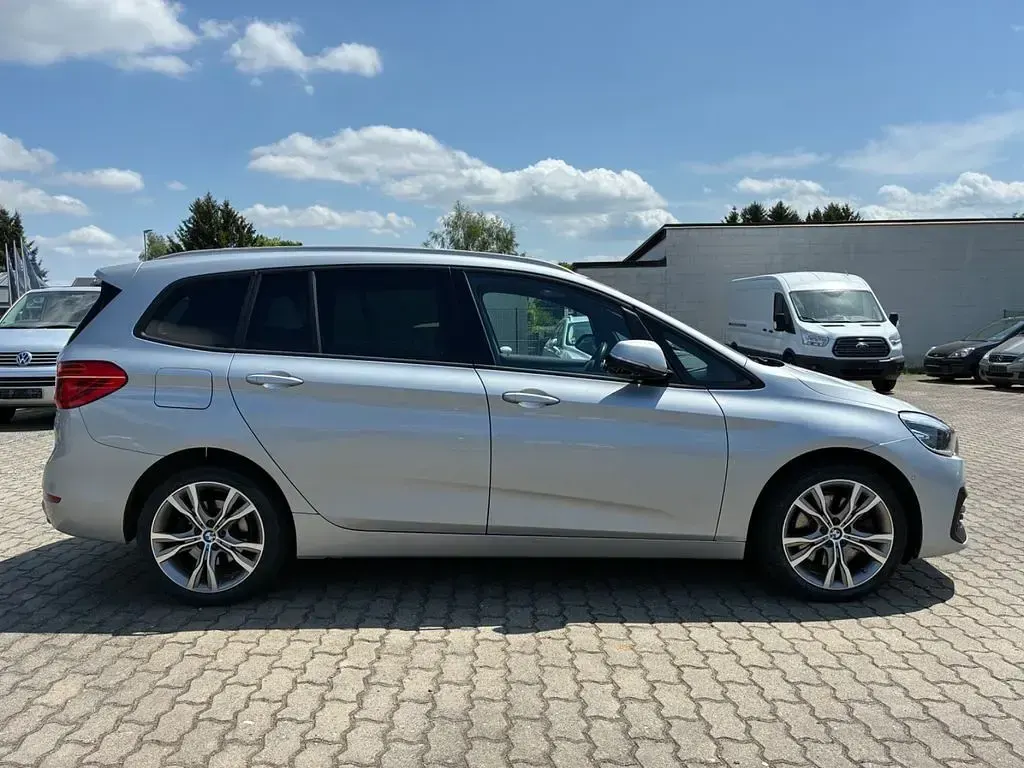 Gebraucht BMW 220 Gran Tourer Sport Line 190 PS (139 kW) 2019 Silber Van / Kleinbus