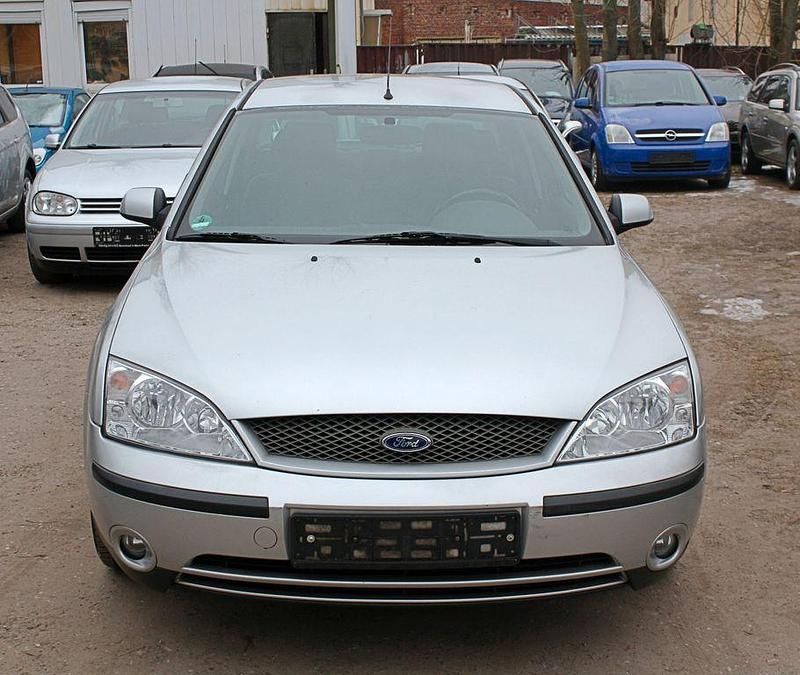 Gebraucht Ford Mondeo Trend 125 PS (91 kW) 2001 Silber Limousine