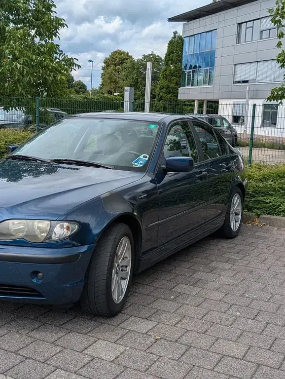 Gebraucht BMW 318 143 PS (105 kW) 2002 Blau Limousine