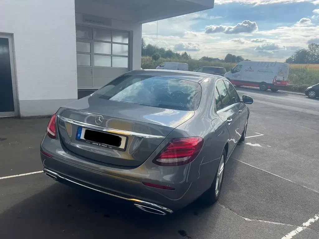 Gebraucht Mercedes E220 Avantgarde 194 PS (142 kW) 2016 Grau Limousine