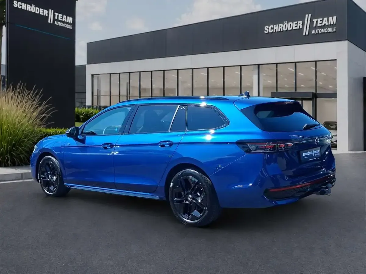 Gebraucht VW Passat R-line 177 PS (130 kW) 2025 Blau Kombi